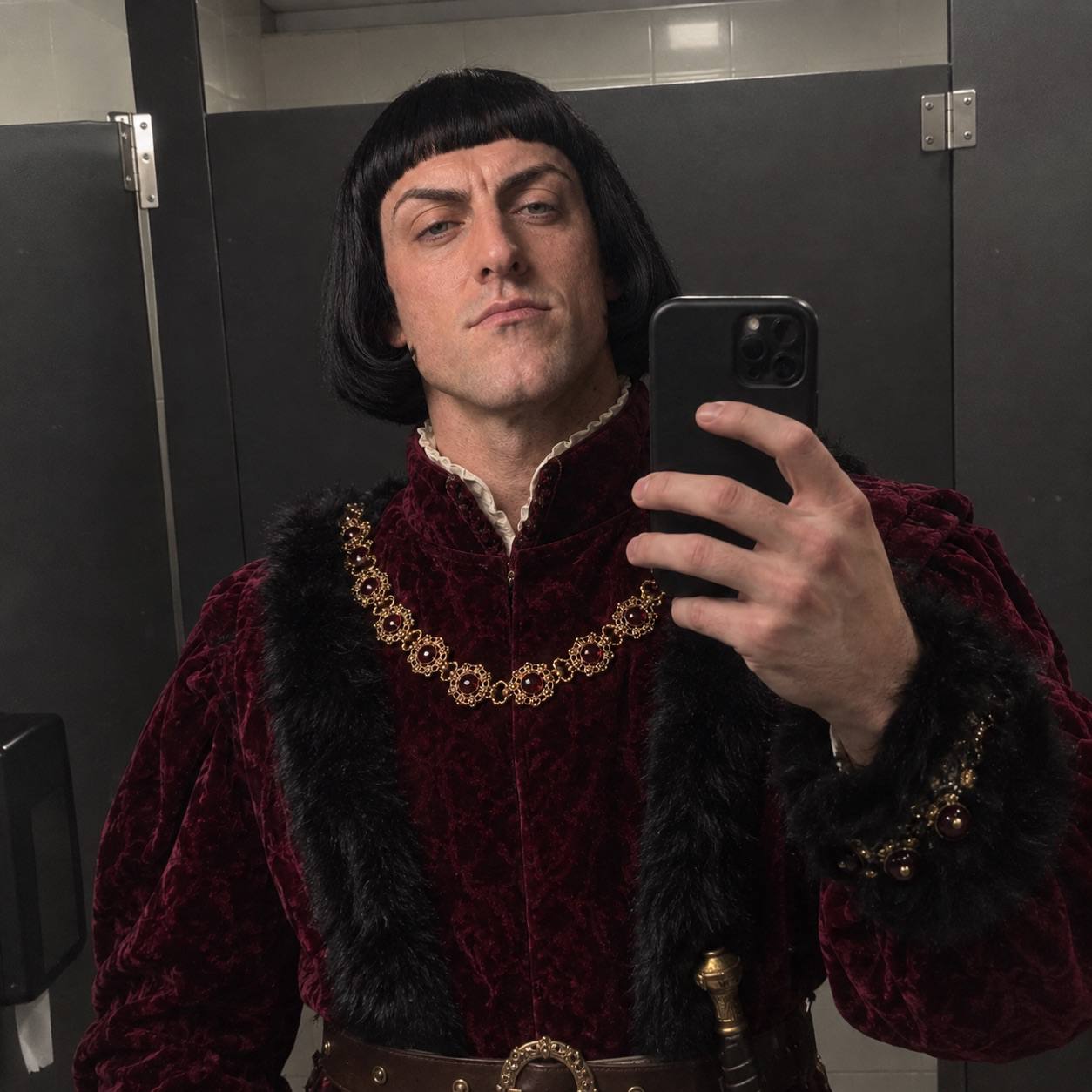 Lord Farquaad taking a mirror selfie